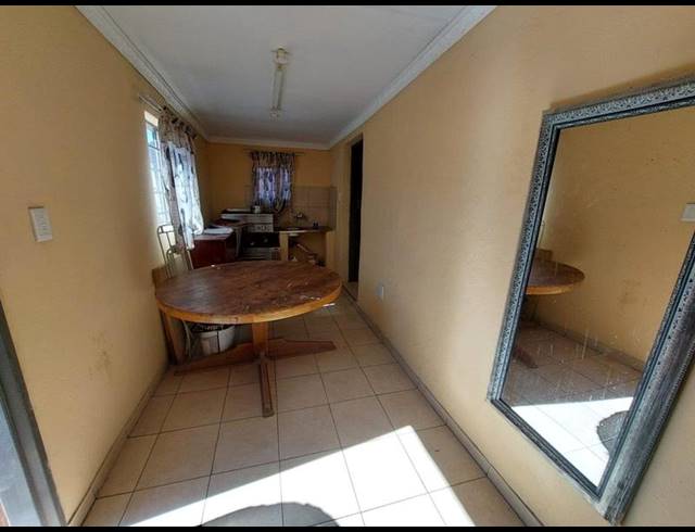 6 BEDROOM HOUSE FOR SALE IN PHILIP NEL PARK